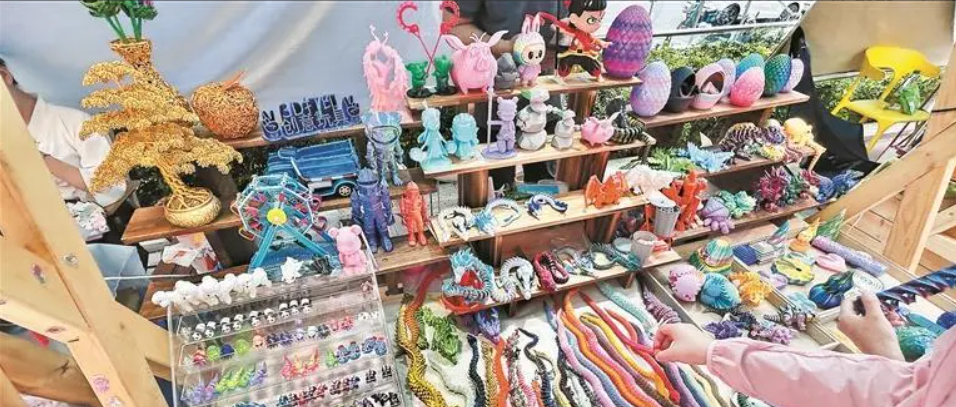 Creadores convierten mercado de fin de semana en zona innovadora