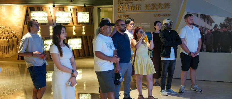Estudiantes internacionales descubren el auge de SZ visitando museos