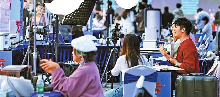 Los gigantes tecnológicos se reúnen en Huaqiangbei para promocionar los productos de Guangdong en todo el mundo