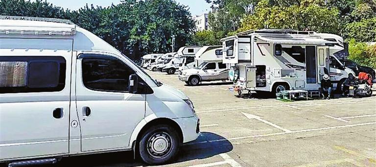 Shenzhen prohíbe aparcar vehículos recreativos en parques públicos